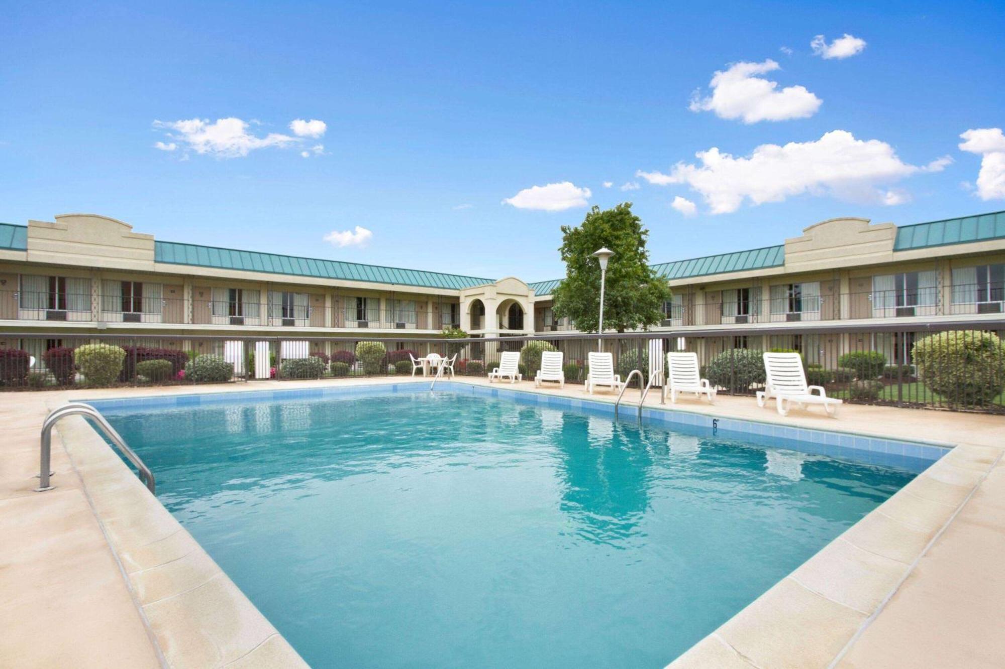 Days By Wyndham 2* Emporia